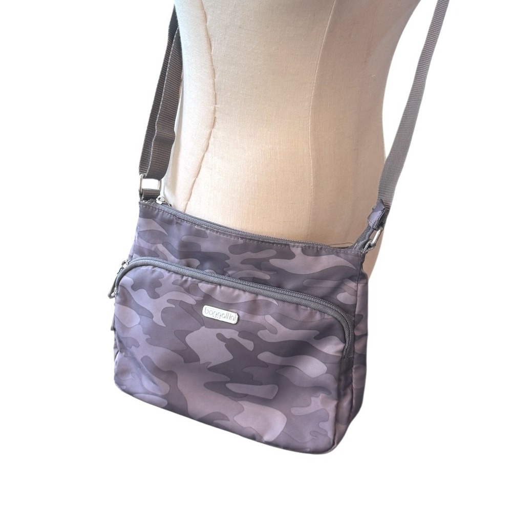 Baggallini Crossbody Bag Gray Camouflage Nylon Travel Purse Multi Pocket Camo